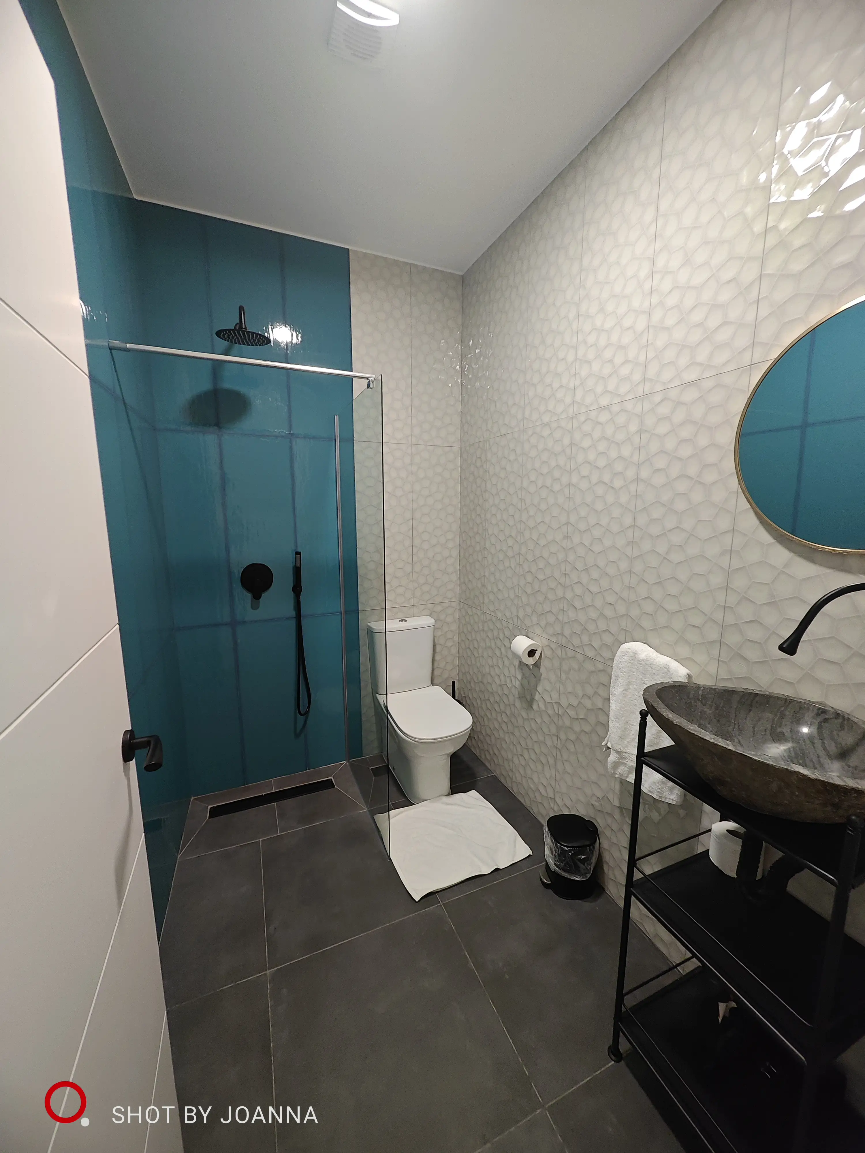 full shower sink alquiler Monarch Room